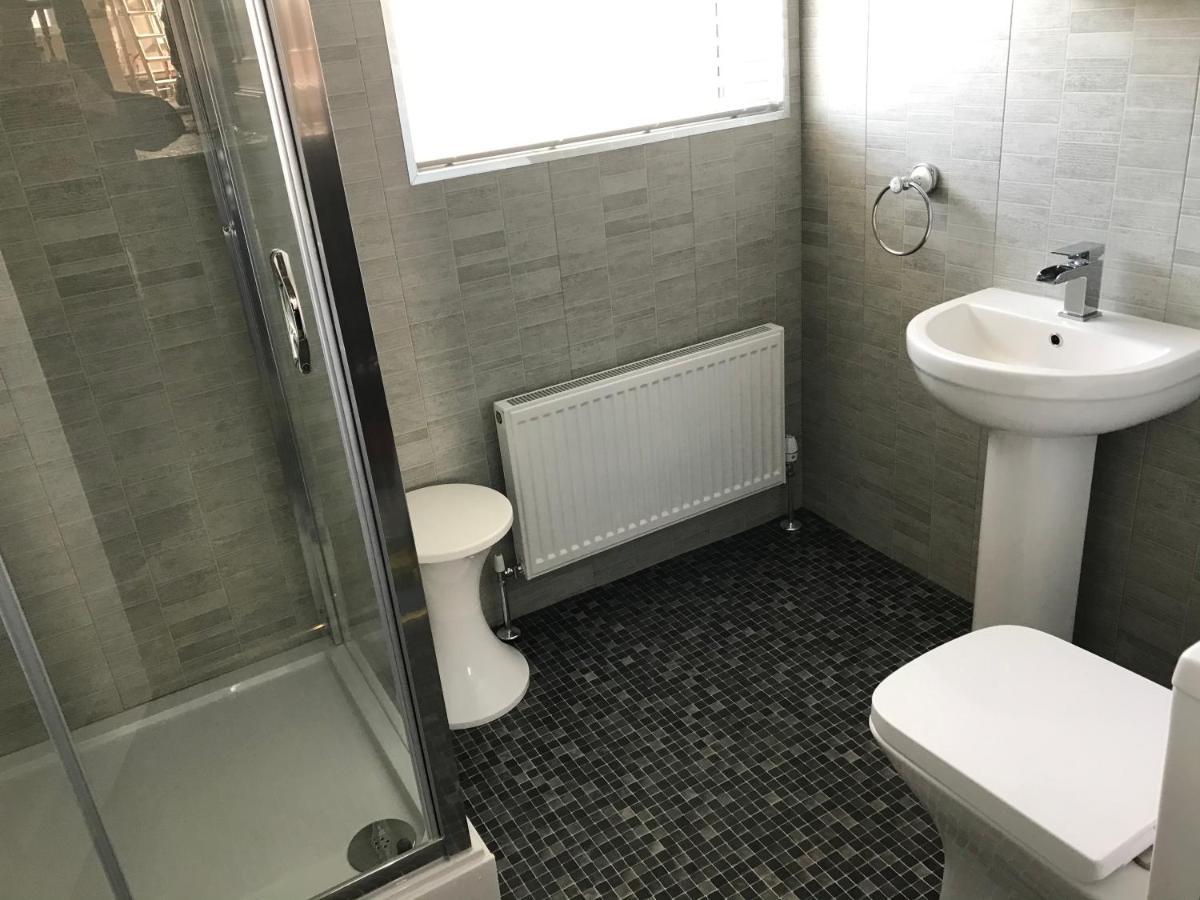 Single Room Private External Bathroom