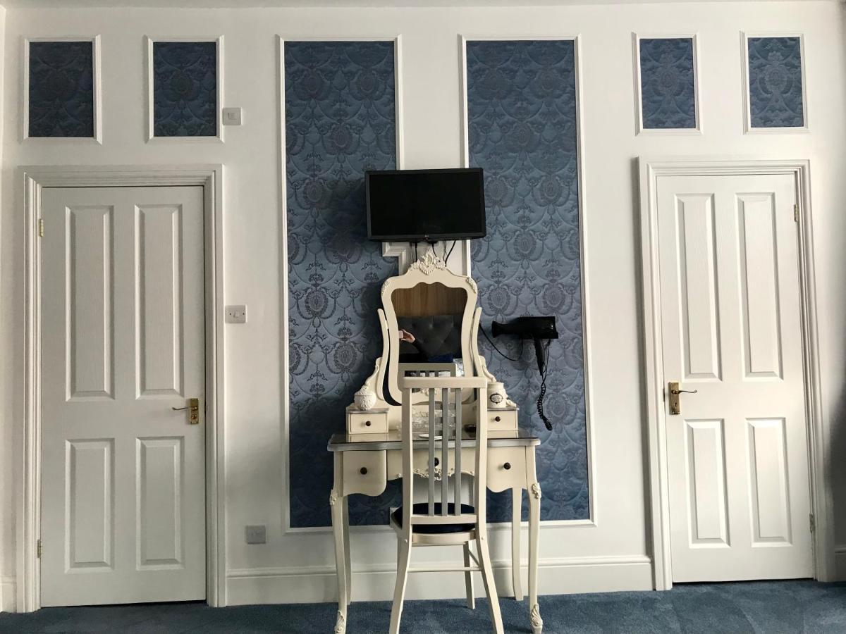 Deluxe Double Room Shower