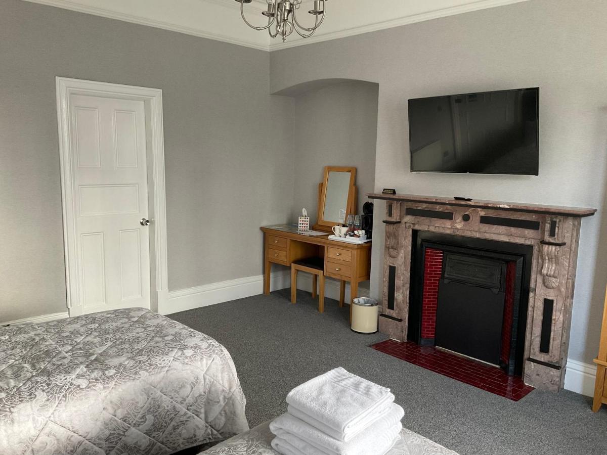 Twin Room with Bathroom