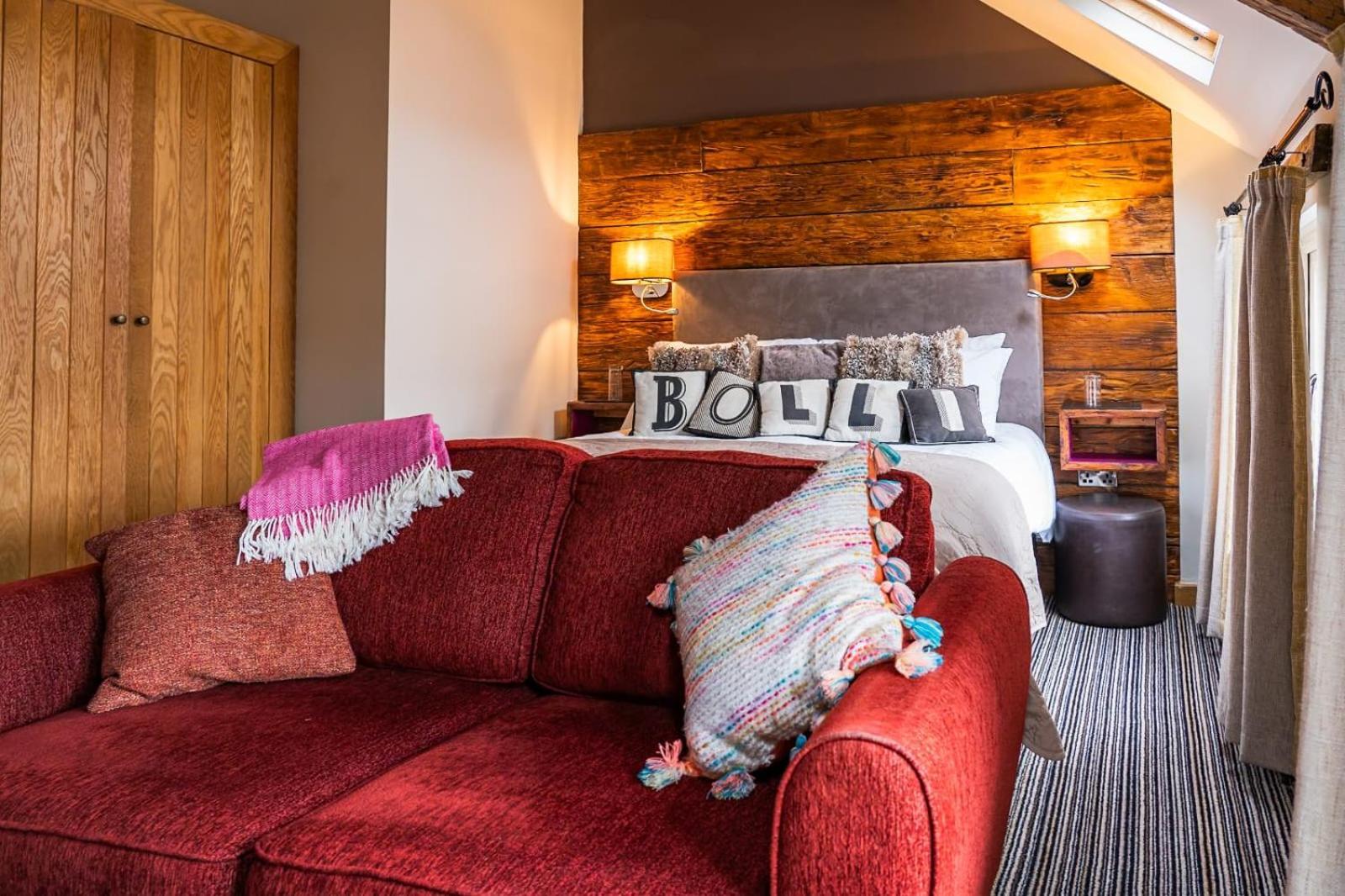 Penthouse Mini-Suite 1,1644423986:JPEG