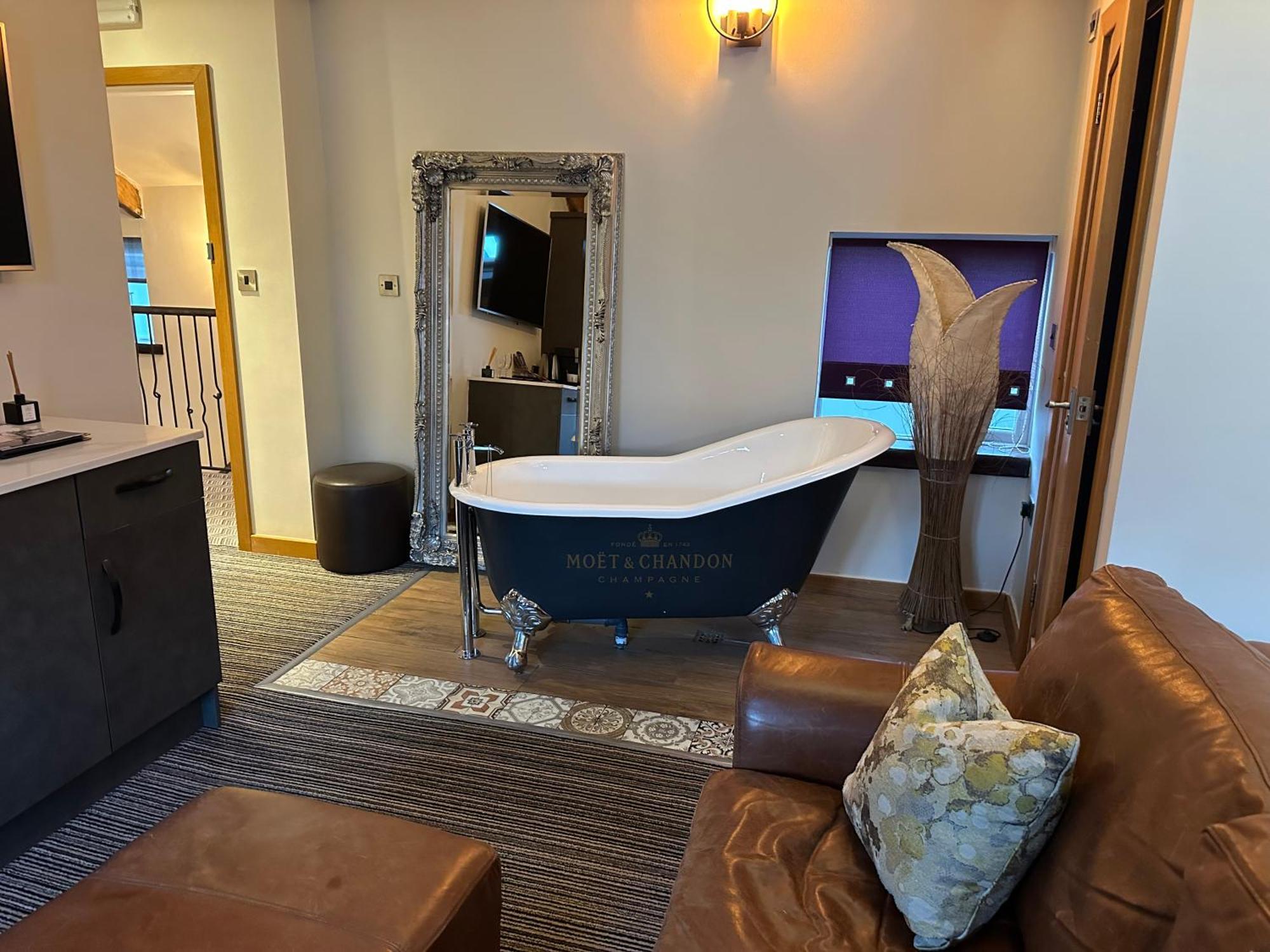 Penthouse Mini-Suite 2