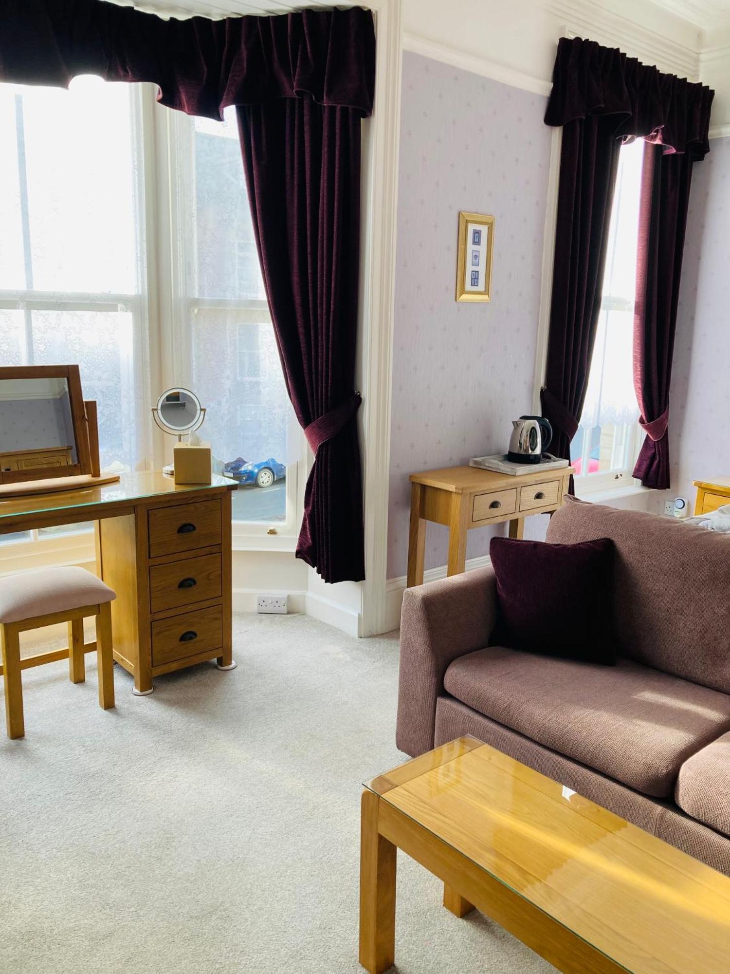 Deluxe Double Room with Shower (2)