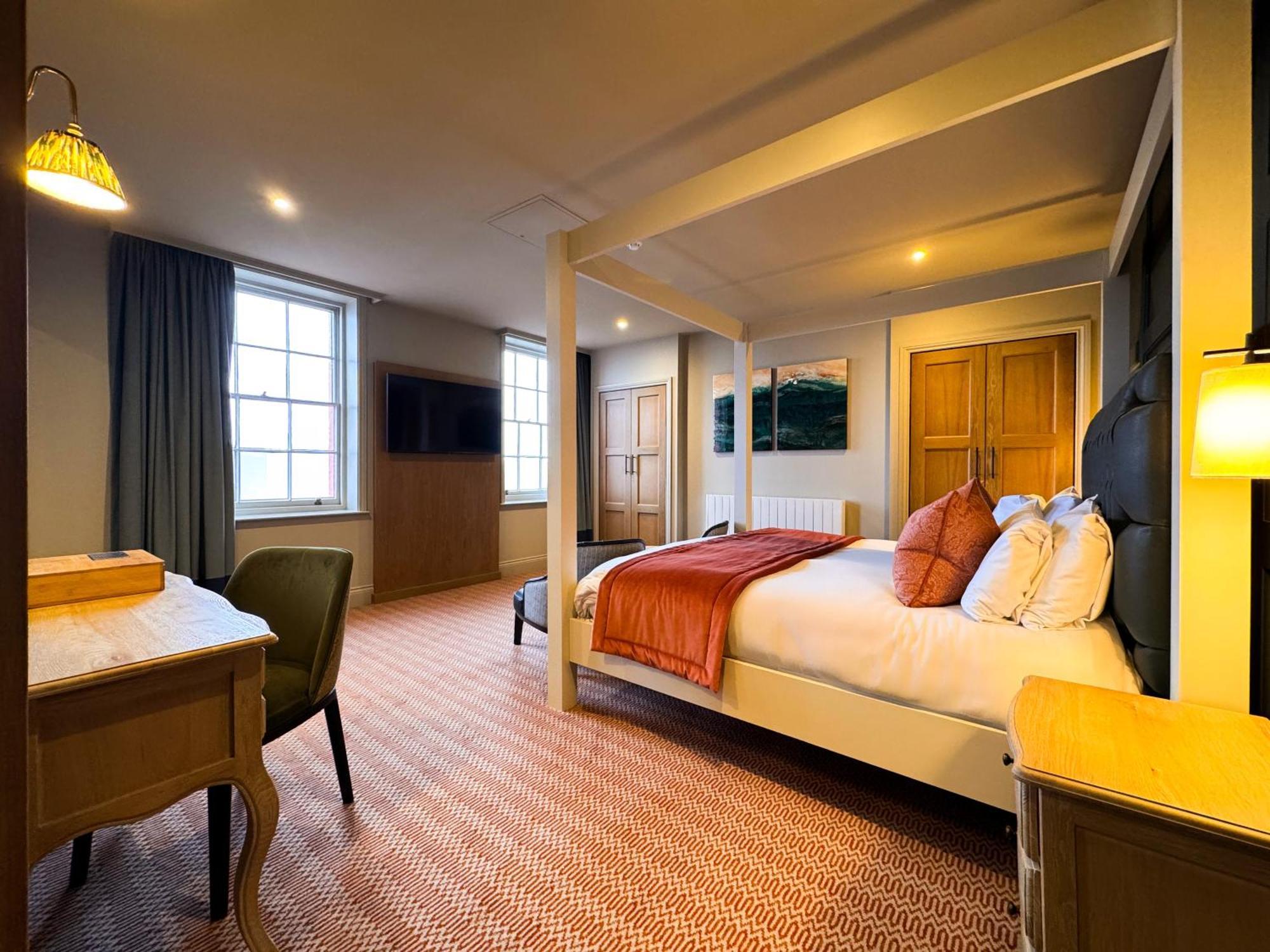 Four Poster Room