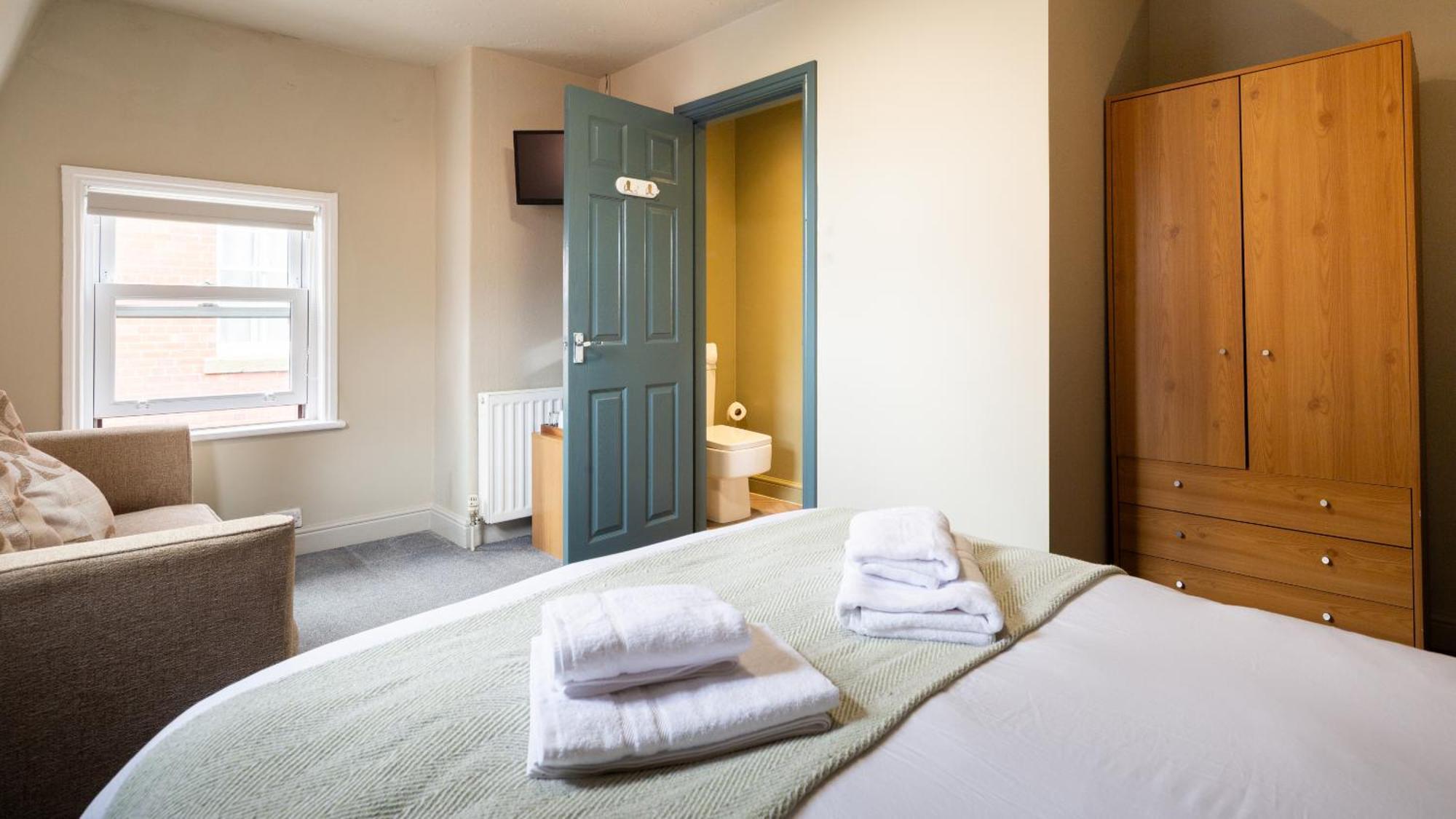 Double Room Private Bathroom