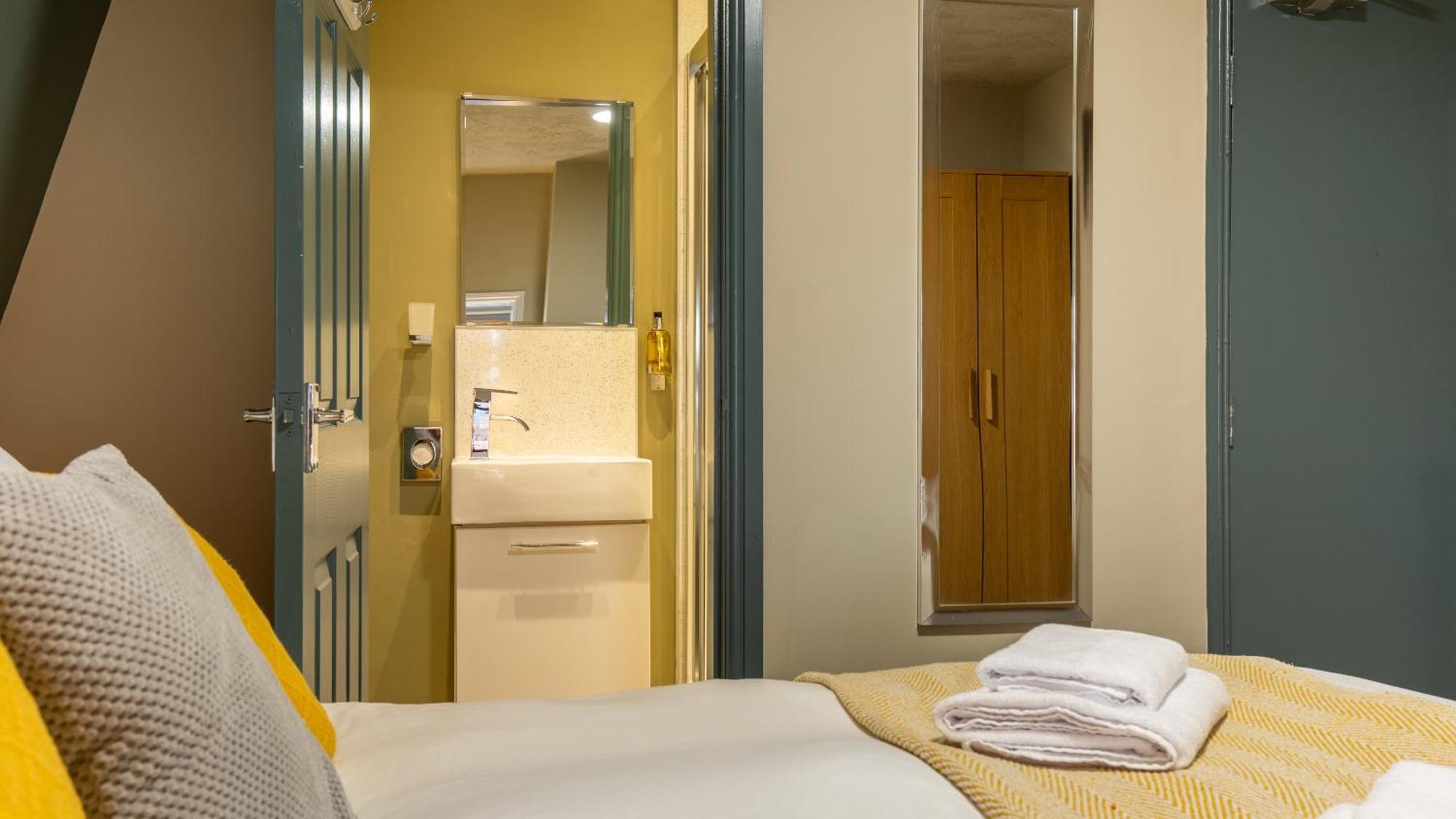 Double Room Private Bathroom