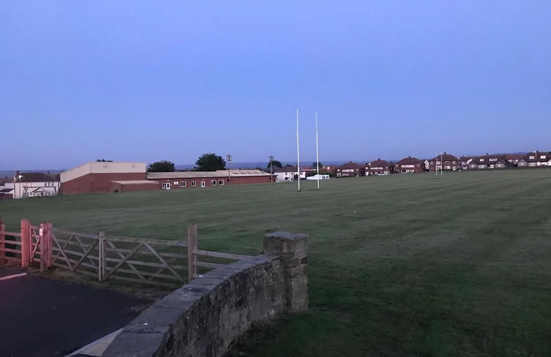 Whitby Spacious Rugby Field Cottage With Off-Street Parking And Ev Fast Point For Electric Cars-1