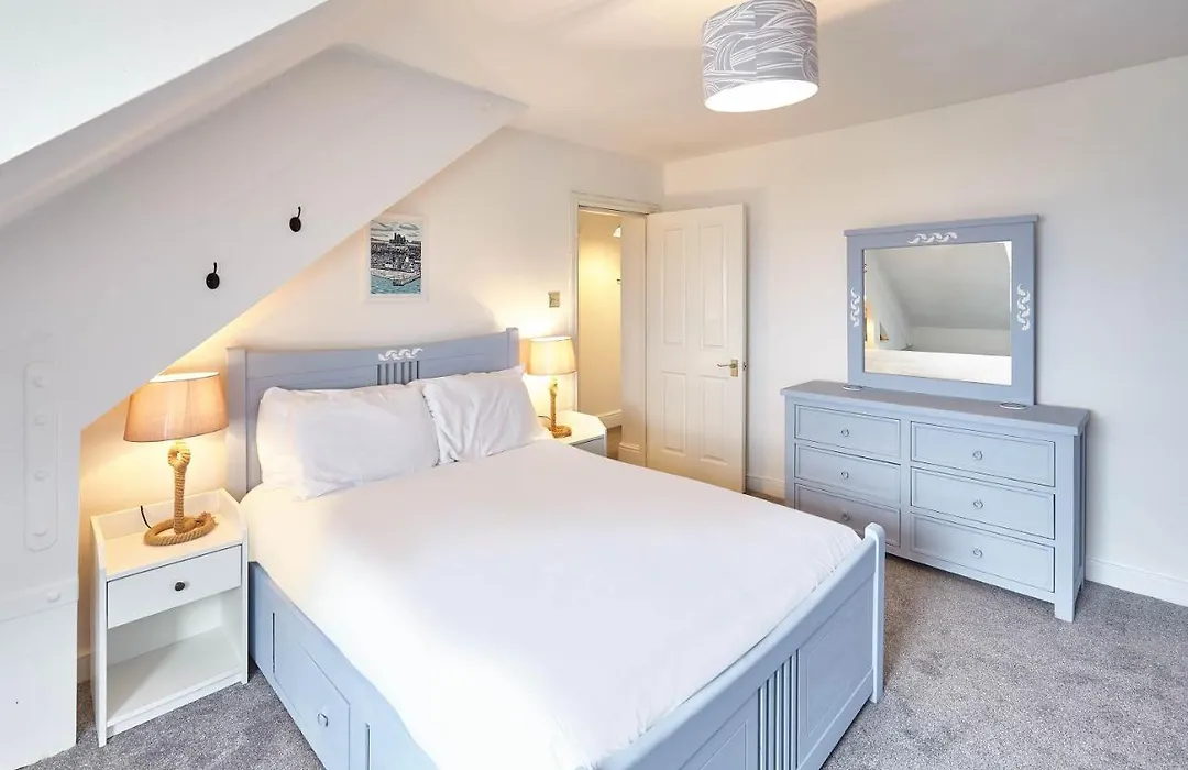 Host & Stay - The Whitby Pearl-1