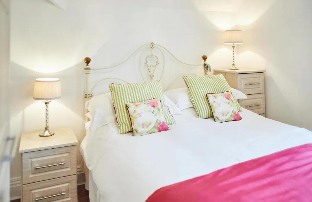 Host & Stay - Park Place Apartment-1