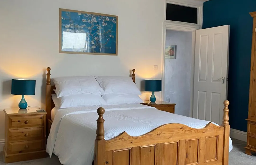 Riverview Apartment With Private Parking-1