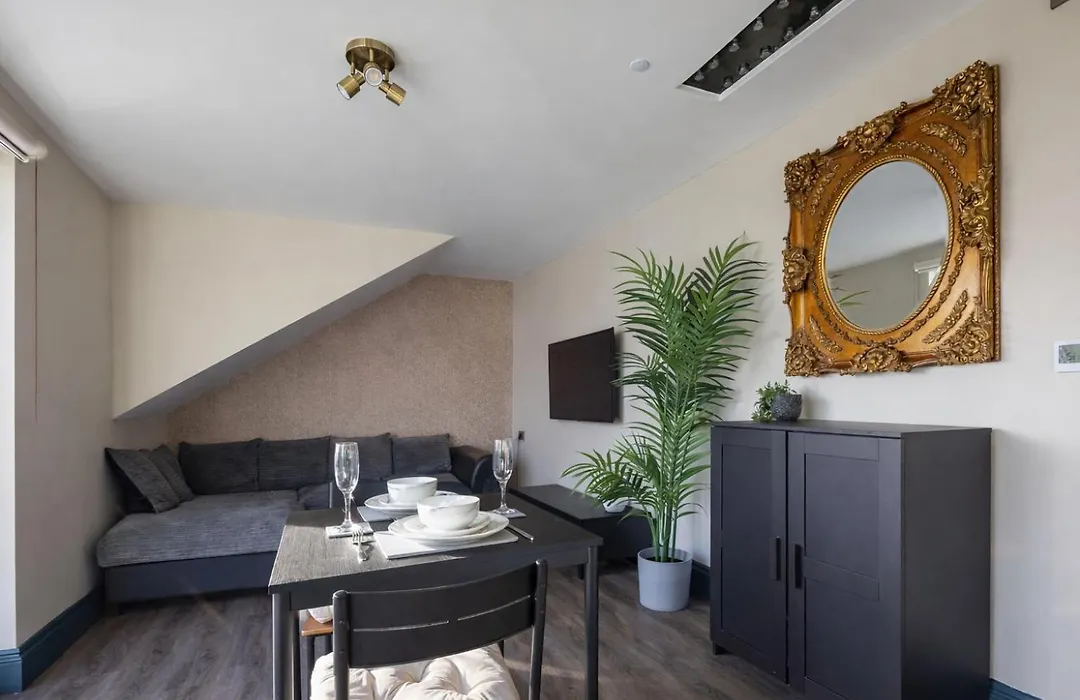 Le Mini Metro Balcony Apartment By I-Stay Whitby-1