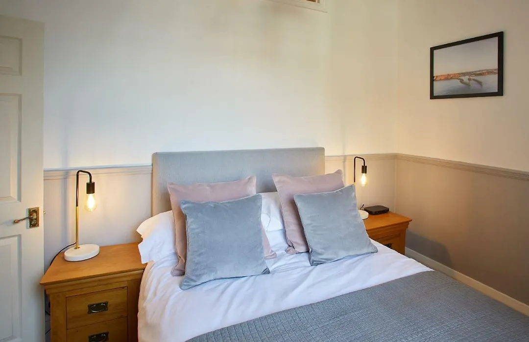 Host & Stay - Havelock Place Apartment-1