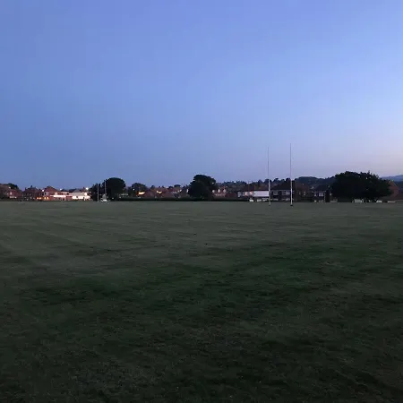 Whitby Spacious Rugby Field Cottage With Off-Street Parking And Ev Fast Point For Electric Cars-3