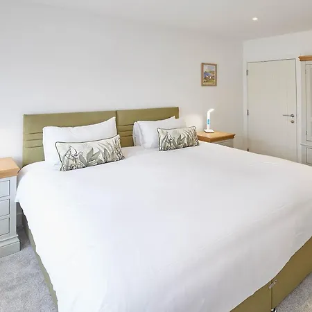 Host & Stay - Even Keel-2