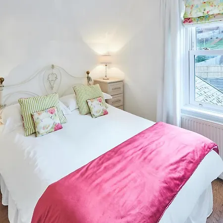 Host & Stay - Park Place Apartment-2