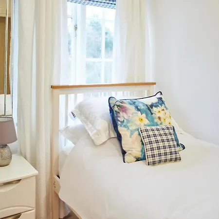 Host & Stay - Park Place Apartment-3