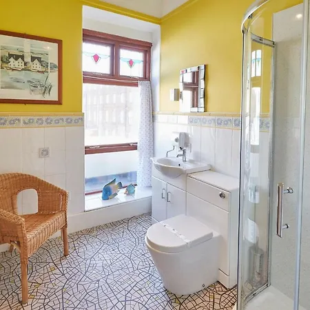 Apartment 2 At Khyber Lodge Holiday Apartments Whitby-3