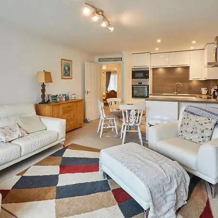 Host & Stay - Riverrun-3