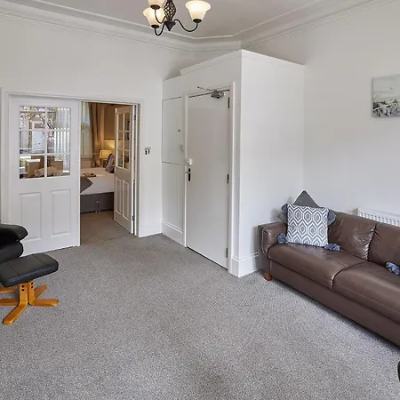 Glencoe Holiday Apartments Whitby-3