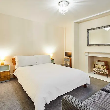 Host & Stay - The Den-3