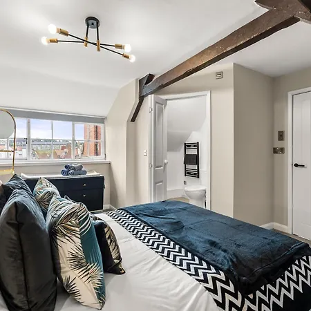 The Gatsby 3 Bed Central Penthouse In Whitby - Harbour Views-2