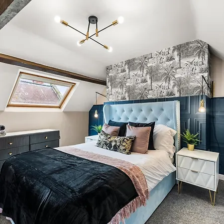 The Gatsby 3 Bed Central Penthouse In Whitby - Harbour Views-3