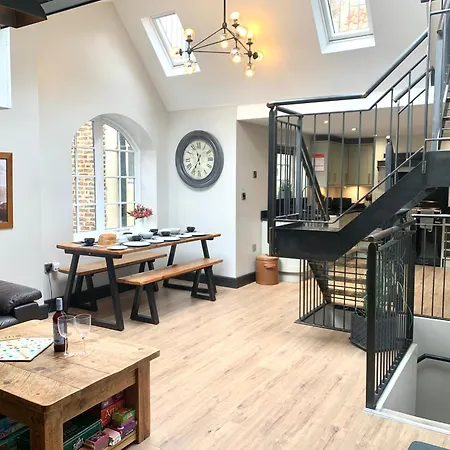 89A Church Street - Luxury One Bed Apartment With Roof Terrace-3