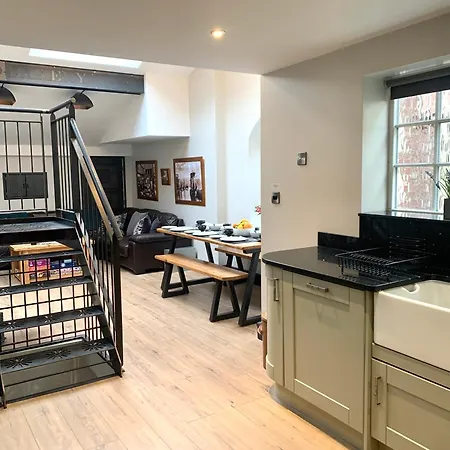 89A Church Street - Luxury One Bed Apartment With Roof Terrace-2