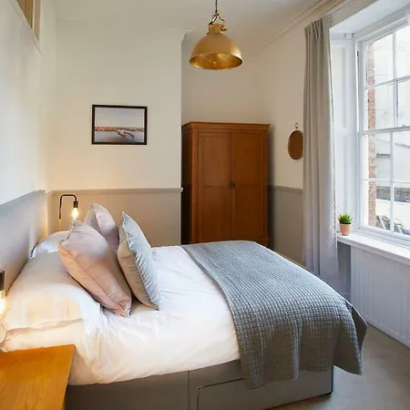 Host & Stay - Havelock Place Apartment-2
