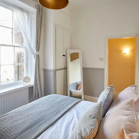 Host & Stay - Havelock Place Apartment-3
