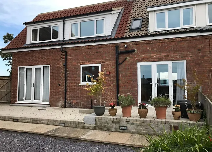 Whitby Spacious Rugby Field Cottage With Off-Street Parking And Ev Fast Point For Electric Cars