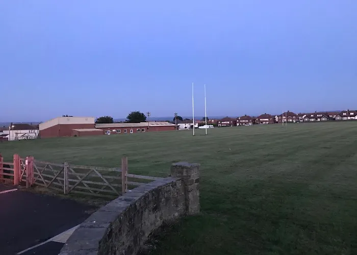 Whitby Spacious Rugby Field Cottage With Off-Street Parking And Ev Fast Point For Electric Cars
