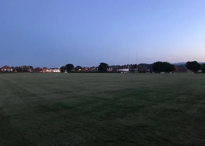 Whitby Spacious Rugby Field Cottage With Off-Street Parking And Ev Fast Point For Electric Cars
