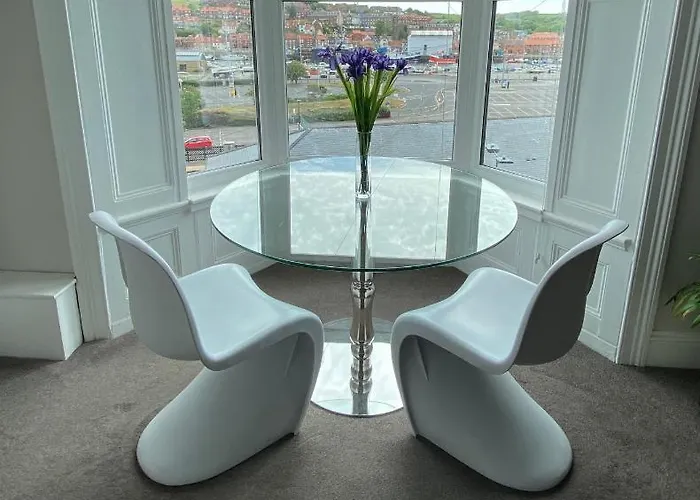 Riverview Apartment With Private Parking Whitby