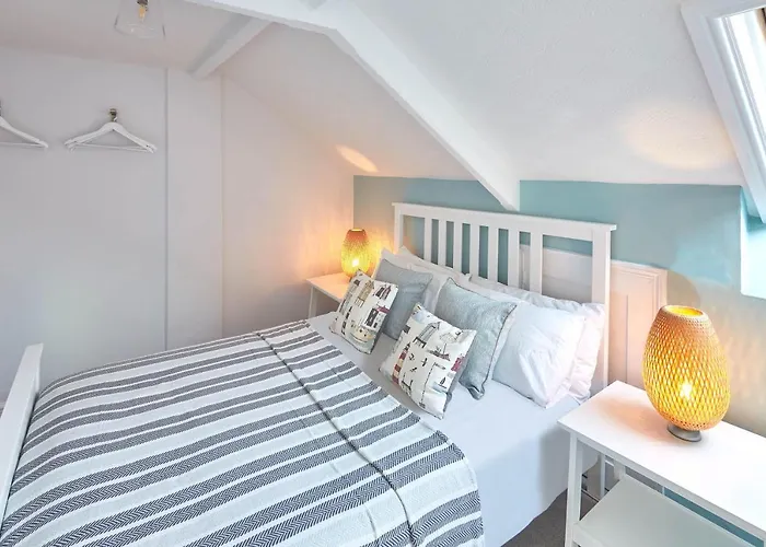 Host & Stay - Cooks Cabin Whitby