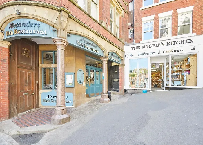 Host & Stay - Golden Lion Apartments Whitby