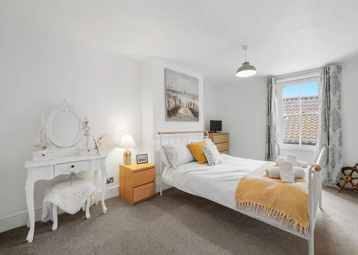 The Central Whitby Gem - 4 Bedrooms