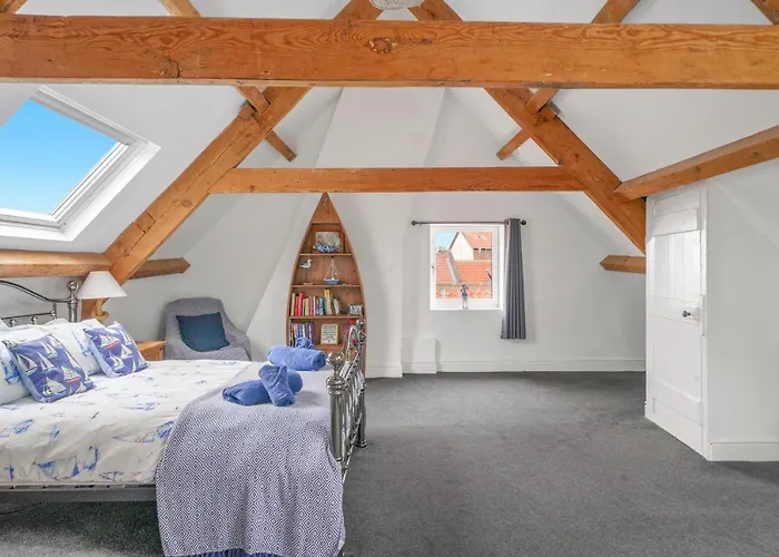 The Central Whitby Gem - 4 Bedrooms