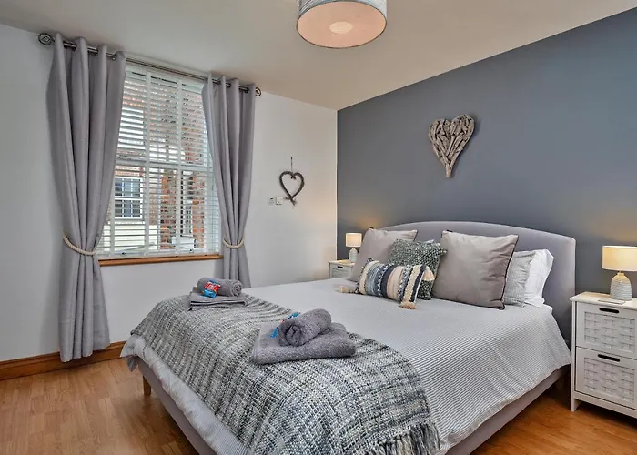 Finest Retreats - Oystercatcher Whitby