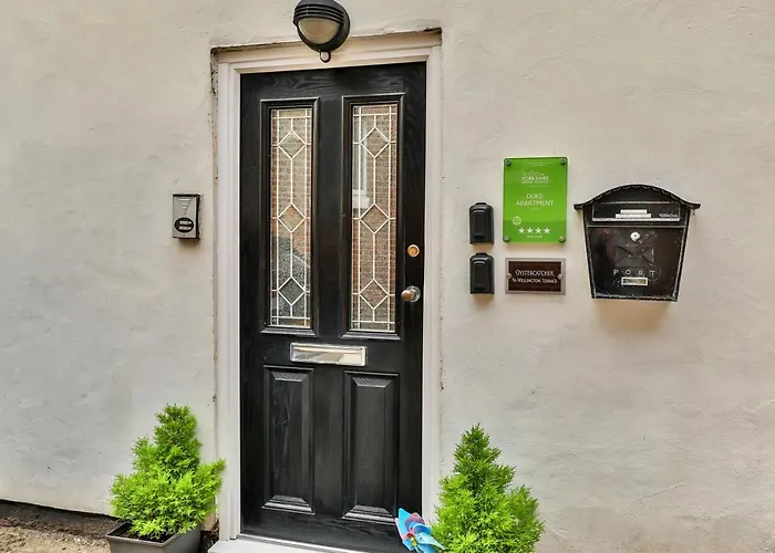 Finest Retreats - Oystercatcher Whitby