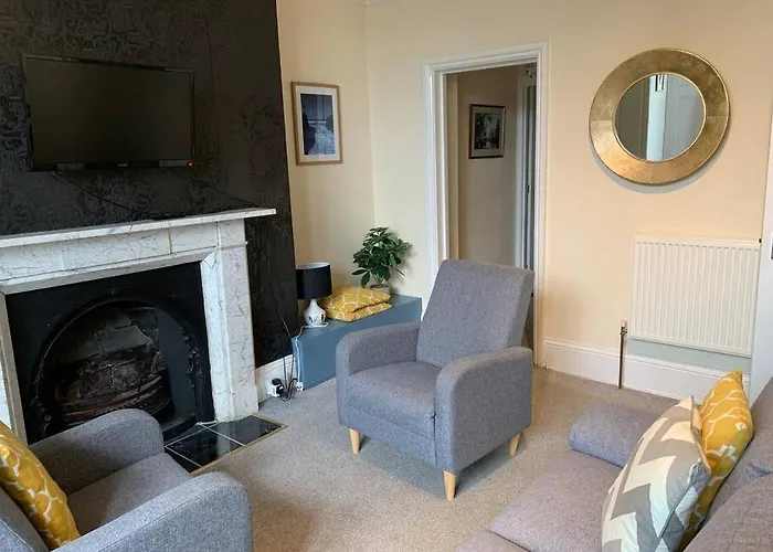 Scoresby'S - 2-Bedroom Apartment With Parking Whitby
