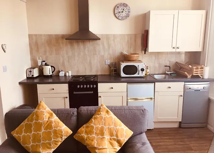 Scoresby'S - 2-Bedroom Apartment With Parking Whitby