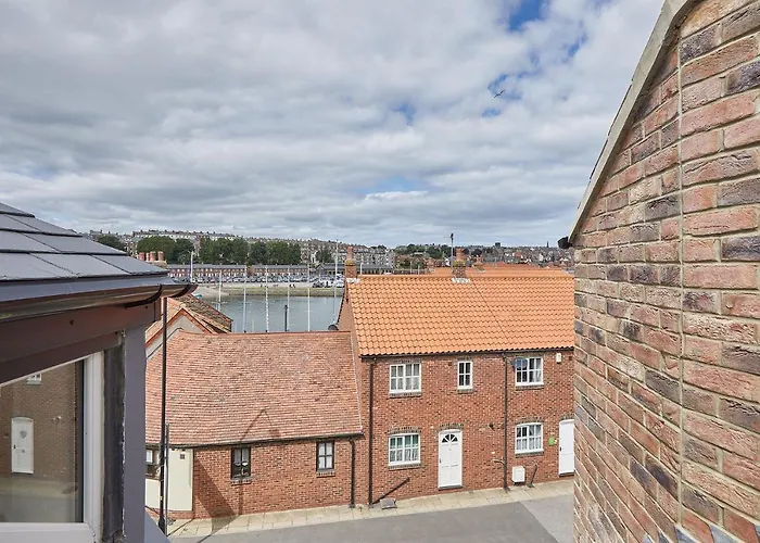 Host & Stay - The Birds Nest Whitby