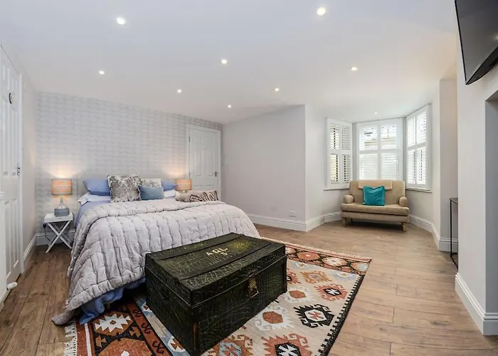 Apartment West With Free Parking Whitby
