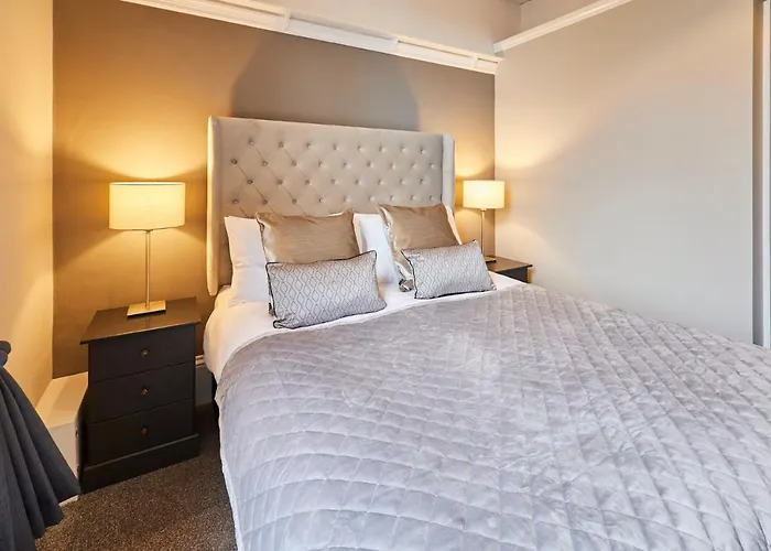 Host & Stay - Endeavour Sails Whitby
