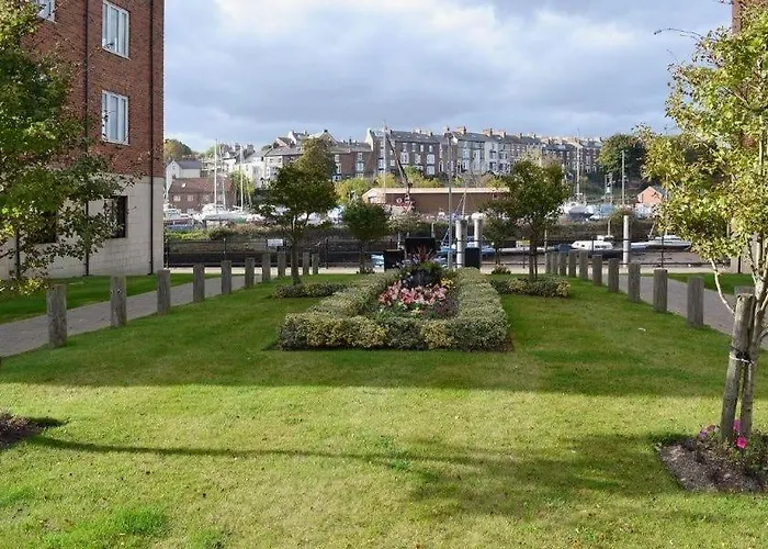 Swanning Off Whitby With Parking Apartment