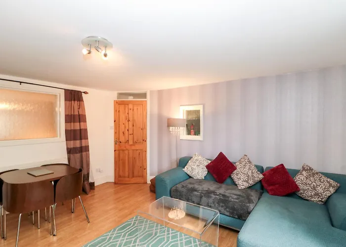 8A Wellington Terrace Apartment Whitby