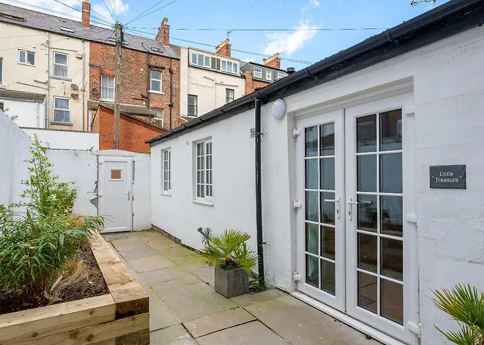 Little Treasure Apartment Whitby