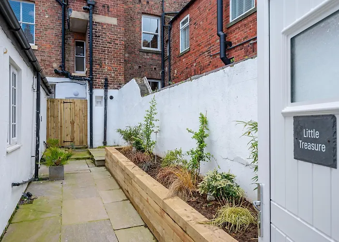 Little Treasure Apartment Whitby