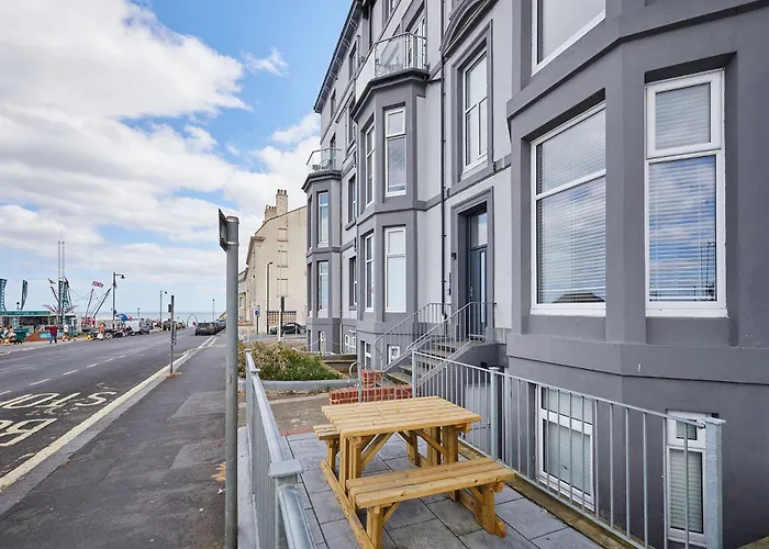 Host & Stay - Beach Haven Whitby