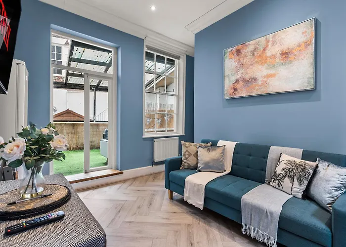 Stunning Apartment In Central Whitby - Private Garden Terrace